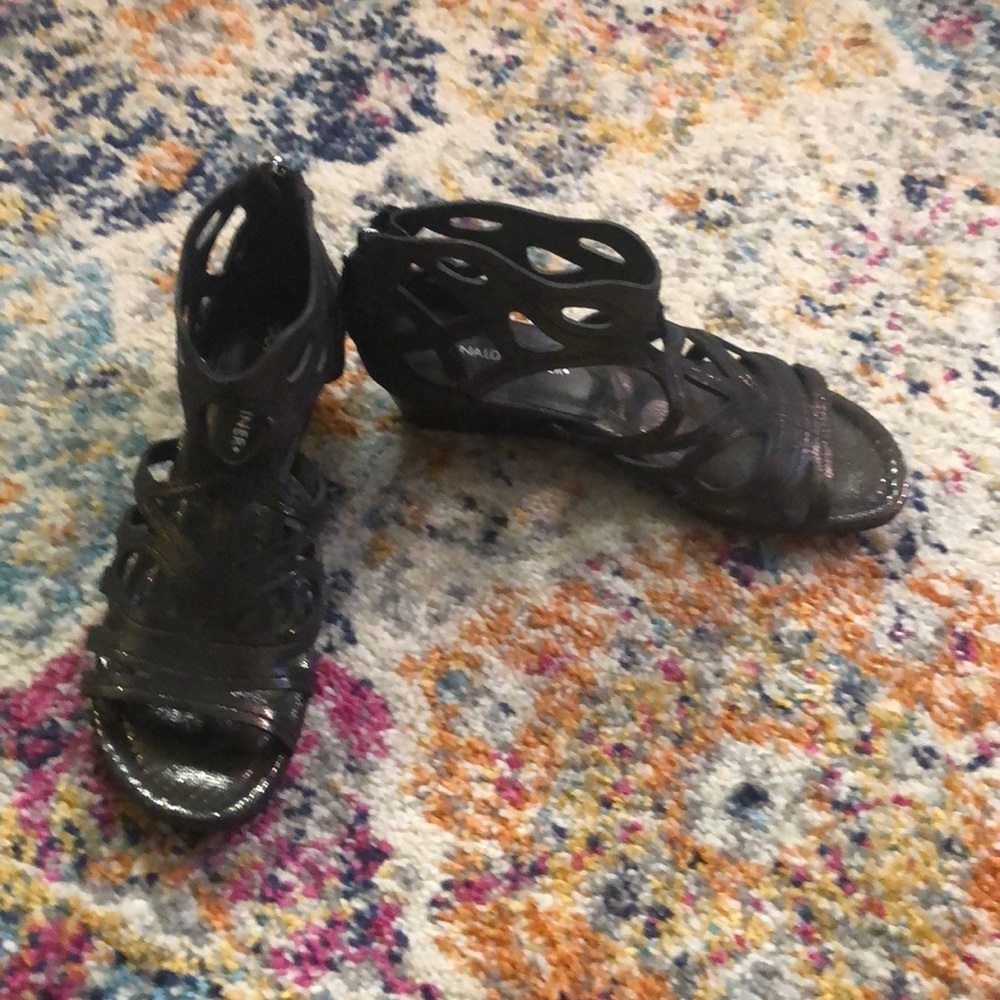 EUC Donald Pliner gladiator sandals